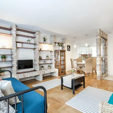 Apartment Bpr Golden Corner With Balcony & A/c *