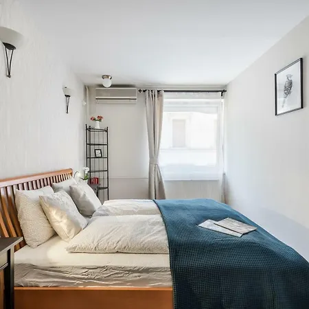 Bpr Golden Corner With Balcony & A/c *