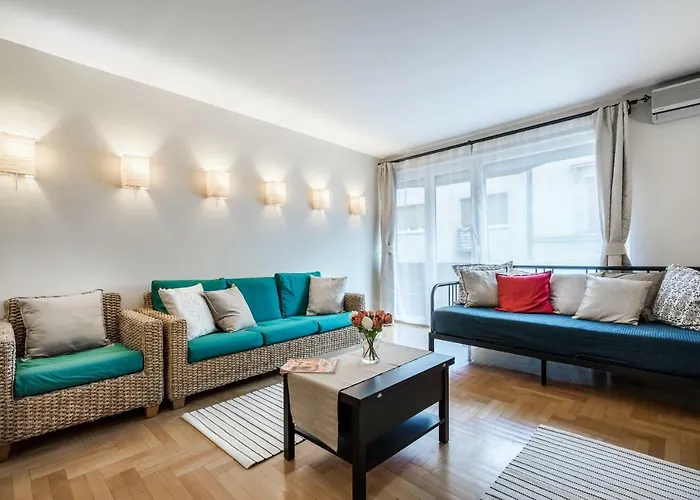 Bpr Golden Corner With Balcony & A/c * Budapest