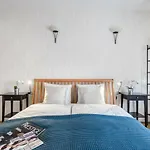 Bpr Golden Corner With Balcony & A/c Apartment *