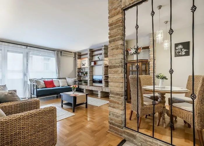 Bpr Golden Corner With Balcony & A/c דירה *